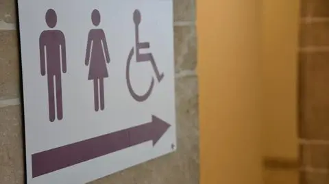 Urodziła martwego syna w publicznej łazience