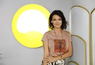 Alżbeta Lenska debiutuje jako piosenkarka. "To jest trochę wsparcie i przekleństwo ojca"