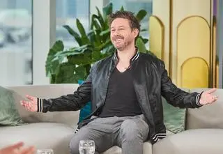 Andrzej Piaseczny świętuje ważny, rodzinny moment. Zdjęcie z bratem i jego synem budzi emocje