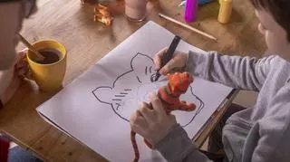 chłopiec, który rysuje tygrysa 