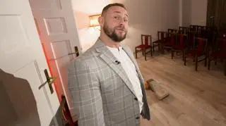 Otworzył teatr we własnym mieszkaniu. Publiczność go uwielbia