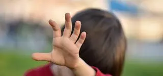 Stosunek Polaków do przemocy wobec dzieci. Co mówią najnowsze badania?