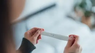 Zagnieżdżenie zarodka. Ile dni po stosunku musi upłynąć, żeby można było wykonać test ciążowy?