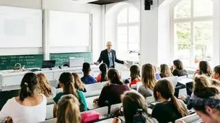 Najbardziej oblegane kierunki studiów. Gdzie jest najwięcej chętnych? 
