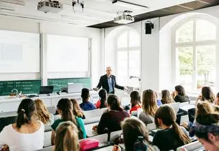 Najbardziej oblegane kierunki studiów. Gdzie jest najwięcej chętnych? 