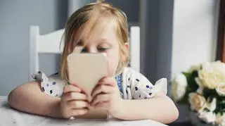 Czy korzystanie ze smartfonu przez dzieci może w przyszłości wpływać na ich płodność? 