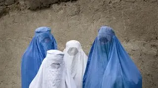 Afganki protestują i pokazują się bez burki