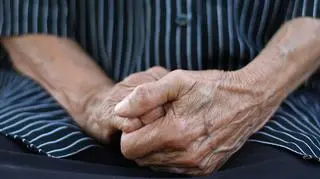 "Siła jest kobietą". Pani Aurelia ma 83 lata, a jej misją jest niesienie pomocy drugiemu człowiekowi.
