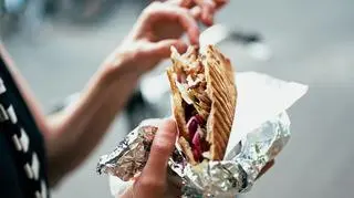 Groził i domagał się darmowych kebabów. Może trafić do więzienia na 3 lata  