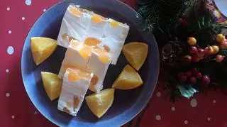 Sernik na zimno z mandarynkami. Przepisy od dietetyka. Świąteczne potrawy dla dzieci.