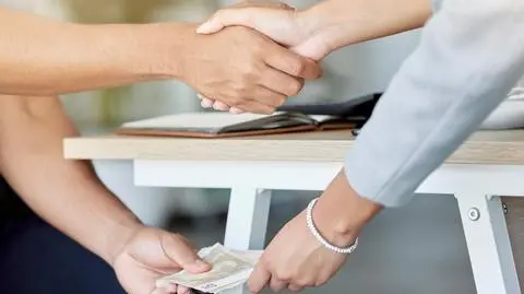 Sochaczew. 45-latka zatrzymana za próbę wręczenia łapówki egzaminatorowi