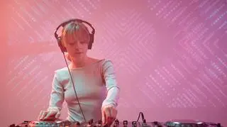 DJ-ka podczas występu