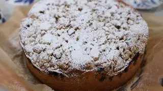 Ciasto kawowe z czarną porzeczką i korzenną kruszonką orzechową