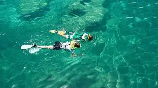 Nowożeńcy porzuceni na środku oceanu. "Zdali sobie sprawę, że łódź ich opuściła" 