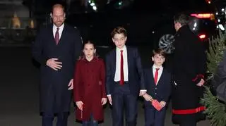 książę George z rodzeństwem i księciem Williamem 