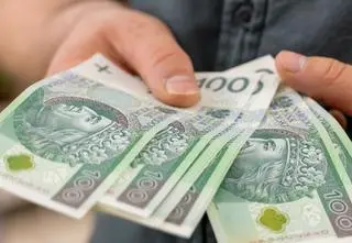 Kobiety częściej nie płacą czynszu niż mężczyźni. Rekordzistka ma do oddania zawrotną sumę