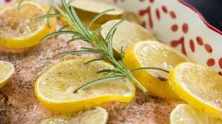 Łosoś pieczony z ziemniakami 