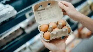 Jajka w opakowaniu w sklepie