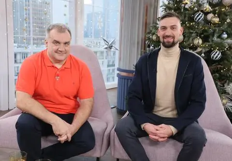 Dzikie zwierzęta coraz częściej przychodzą do miast. Jak się zachować, gdy spotkamy lochę?