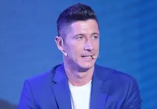 Robert Lewandowski w FC Barcelona. Polak podpisał kontrakt z legendarnym klubem 