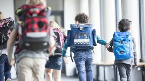 Ile pieniędzy wydają rodzice na wyprawkę szkolną? Wyniki sondażu