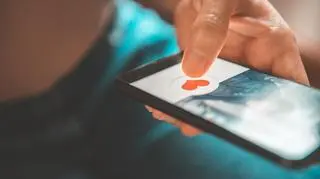 Tajemnicze zgony po skorzystaniu z aplikacji randkowej. "Szukają ofiar w Internecie"