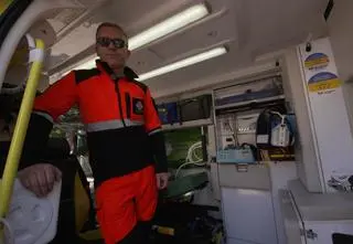 Nie miał czym transportować rannym z Ukrainy. Pomógł mu w tym Kamil Glik i zafundował karetkę   