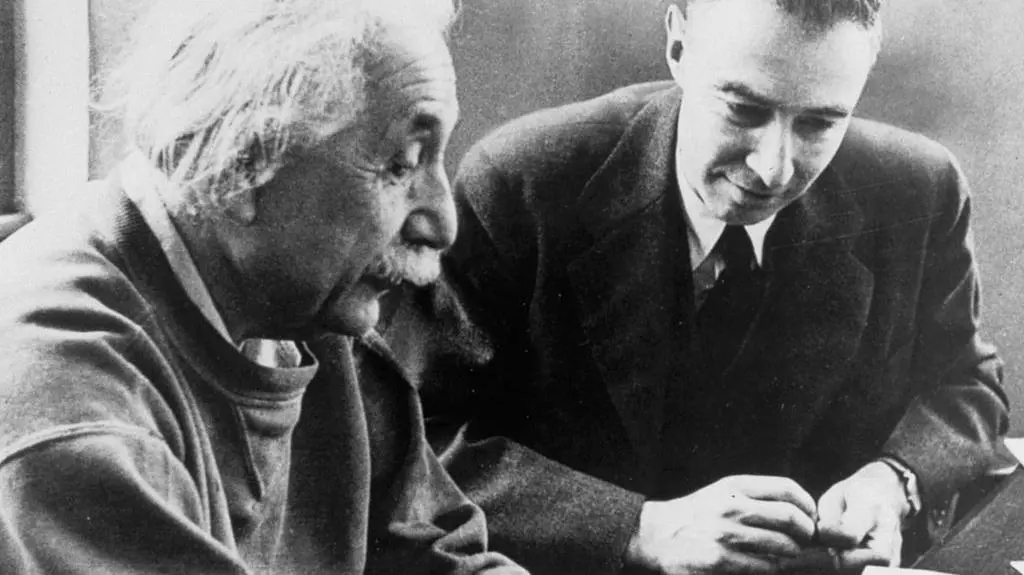 Julius Robert Oppenheimer i Albert Einstein