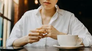 Czy eksmałżonek może żądać zmiany nazwiska? Adwokat: "To są przypadki, z którymi spotykam się bardzo często"