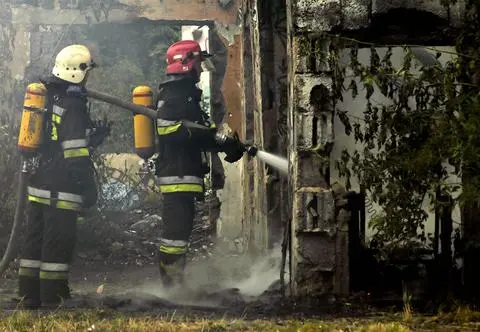 Płomienie strawiły domek letniskowy. Uwięziona w nim kobieta spłonęła żywcem