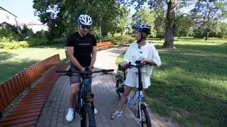 Kuba Wesołowski postawił na elektryczny rower. "Nie ma nudy"