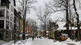 Władze Zakopanego chcą pozbyć się śniegu. Zasypane są wyciągi, ulice i chodniki 