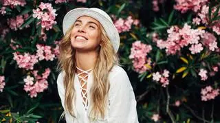 Sunbeam blonde rozświetli i odmłodzi twarz. Ta koloryzacja podbiła już światowe wybiegi