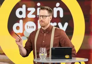 Prezenter Dzień Dobry TVN zdjął ubranie na wizji. "Nie przerywajmy tego programu" 