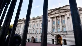 Sekrety Pałacu Buckingham. Zaskakujące, co się dzieje w środku rezydencji monarchów
