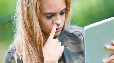 Dłubanie w nosie może się przyczyniać do nieuleczalnej choroby? 