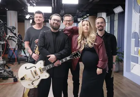 Ciężarna Paula Roma rozpaliła scenę Dzień Dobry TVN utworem "Płonę"