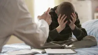Chcesz wychować dziecko sukcesu? Nie rób tego w TEN sposób. "Taki rodzic budzi lęk" 