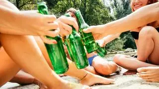 Pijana 16-latka leżała w miejskim parku. Sprawę bada sąd rodzinny 