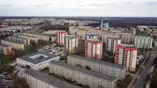 Pani Halina jest zamykana na klucz w mieszkaniu. "Walenie w drzwi, krzyki, płacze i histeria". Uwaga! TVN 