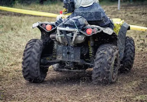 Policjanci ścigali quada. Za kierownicą siedziała nastolatka