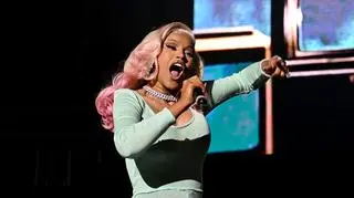 Cardi B rzuciła mikrofonem w fana. Co się stało? To nagranie podbija sieć 