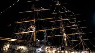 To najwyższa choinka w Polsce. Zobaczyć ją można nawet z Helu