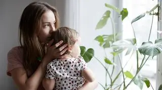 Ciąża u młodych kobiet przyśpiesza ich biologiczne starzenie? Nowe badanie naukowców 