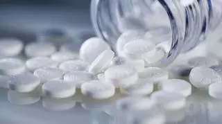 Profilaktyczne przyjmowanie Aspiryny chroni przed udarem? Nowe ustalenia badaczy