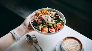 Czy w chorobie Hashimoto trzeba odstawić gluten? "Rezygnacja z niego prowadzi do niedoborów"  