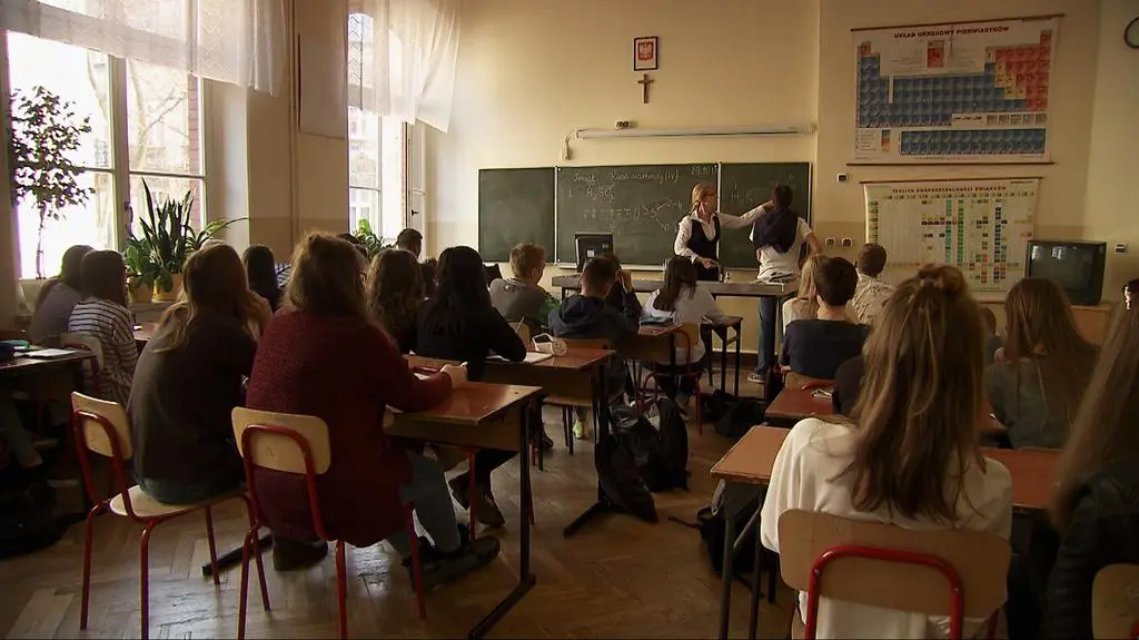 Szkolny "etat" polskich uczniów. "System jest zdecydowanie przeładowany"