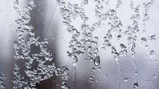 Pogoda na jutro. Mieszkańcy tych regionów powinni uważać na oblodzenia