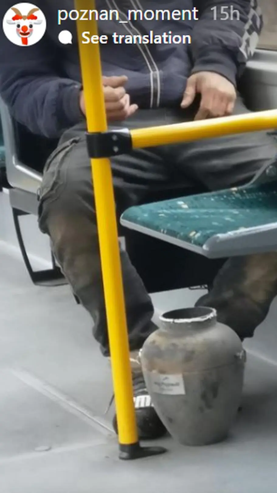 Skradziono urnę z cmentarza