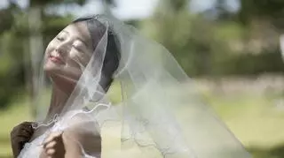 Koreanka w sukni ślubnej
